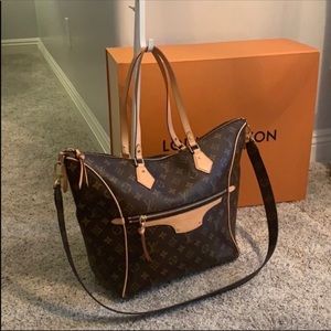 Louis Vuitton MM Tournelle